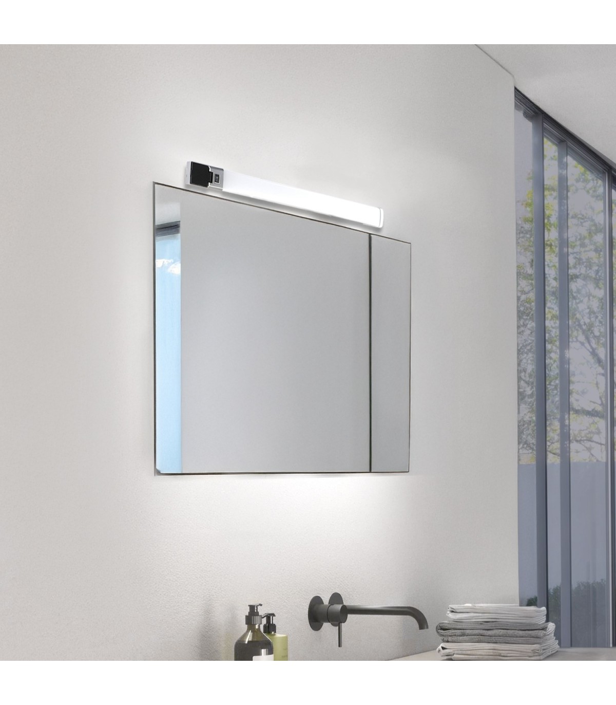 Aplique Pared Led VERO 15W 1500Lm IP44 con toma schuko