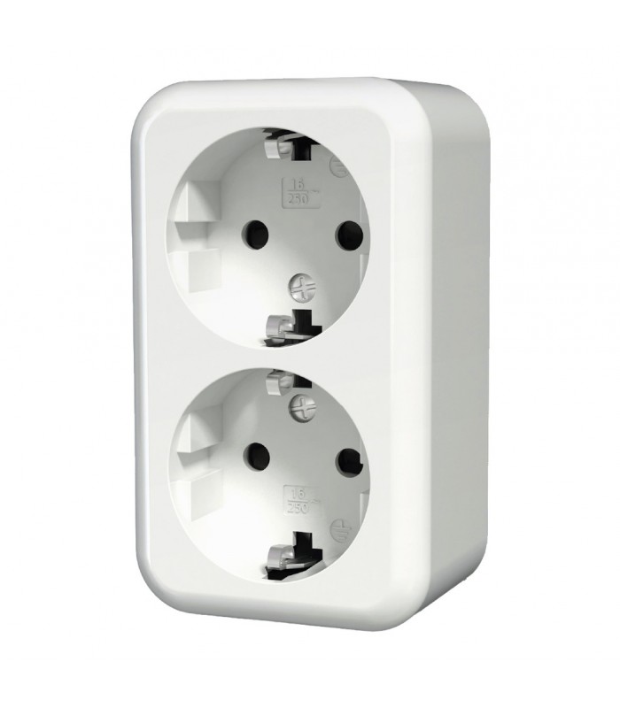Base enchufe sucko superficie Delta 2P+TT 16A 250V